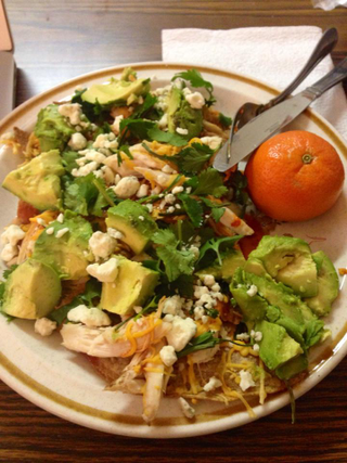 Illustration for article titled Giant Plate o' Buffalo Chicken Nachos